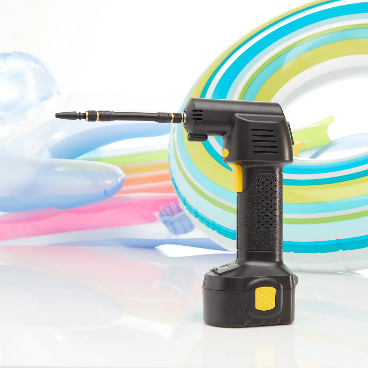 Cordless Auto Stop Tire Inflator by Sharper Image - Image 3